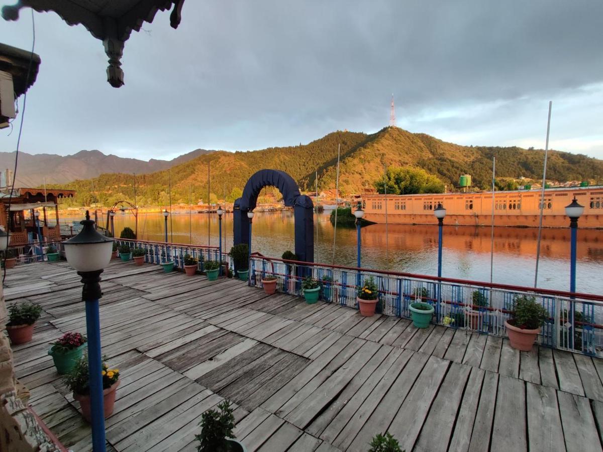 Aziz Palace Group Of Houseboats Srīnagar Esterno foto