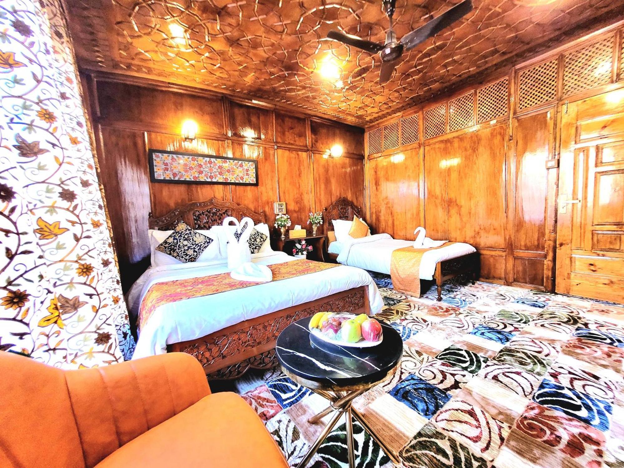 Aziz Palace Group Of Houseboats Srīnagar Esterno foto