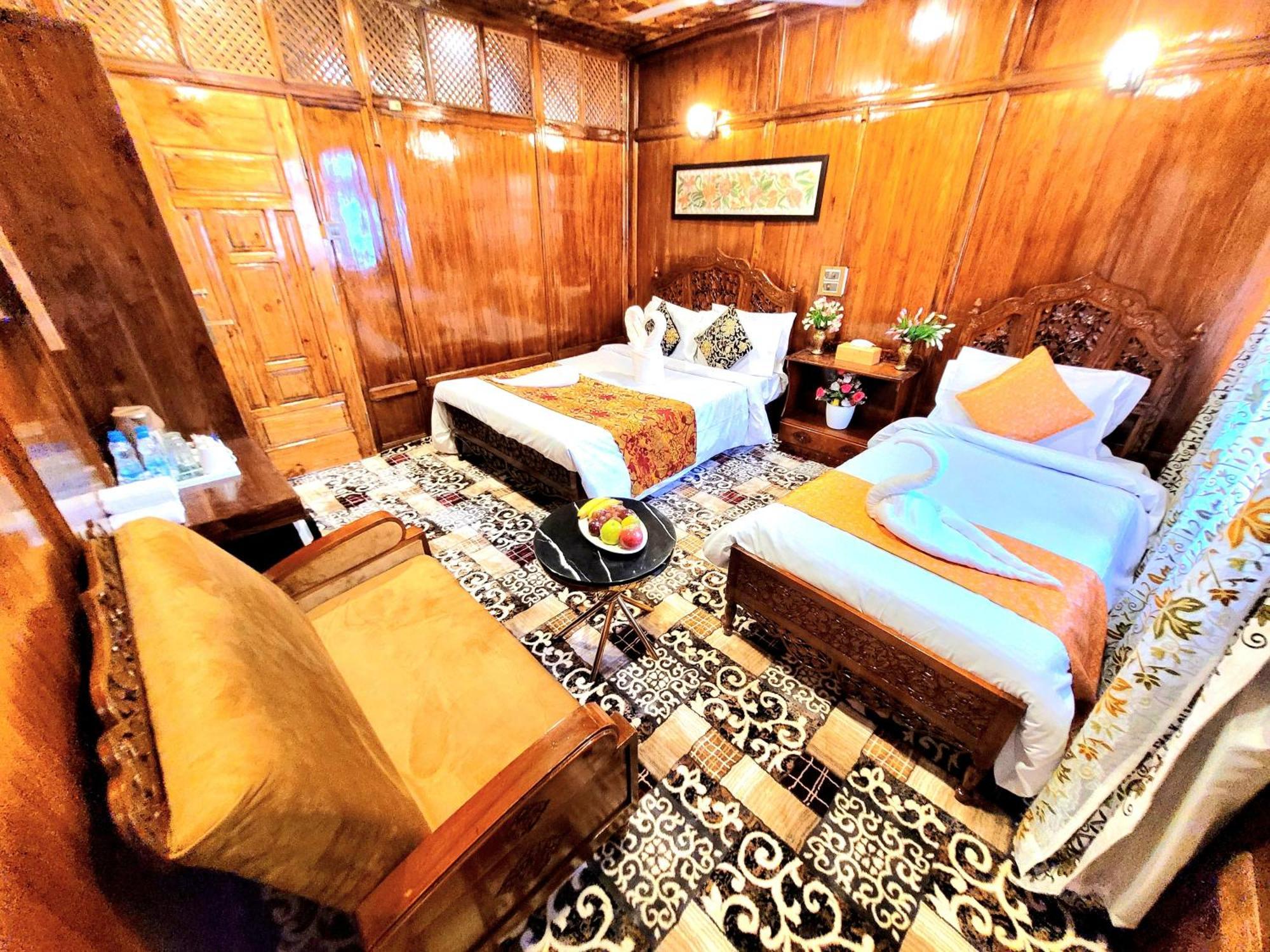Aziz Palace Group Of Houseboats Srīnagar Esterno foto