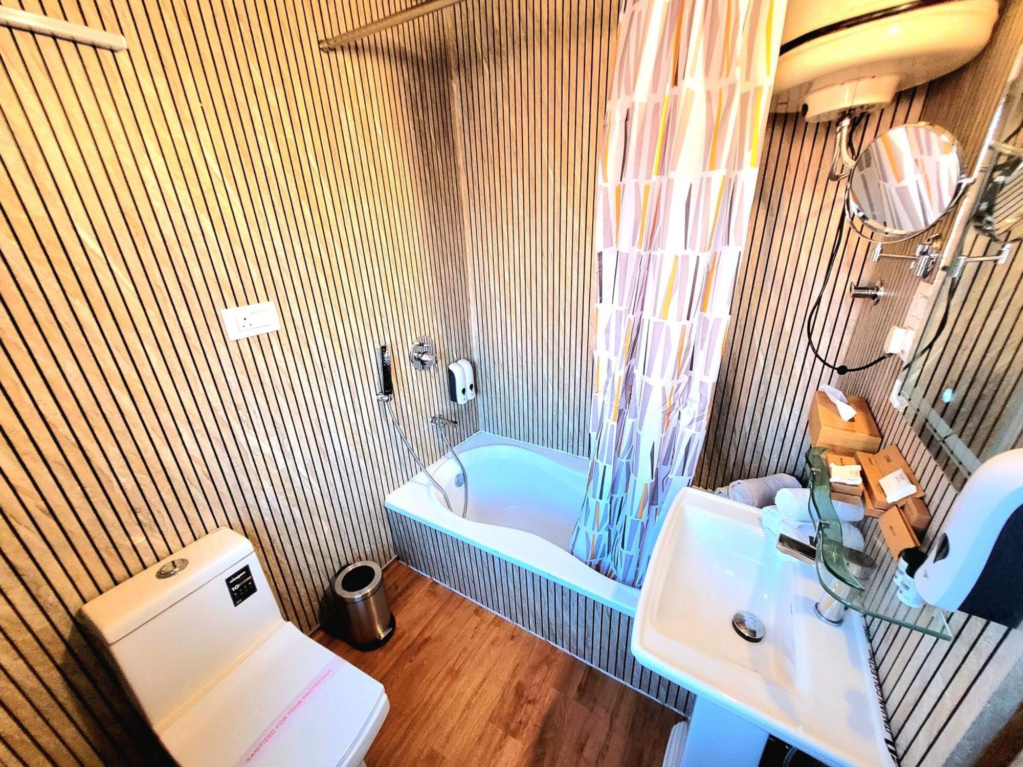 Aziz Palace Group Of Houseboats Srīnagar Esterno foto