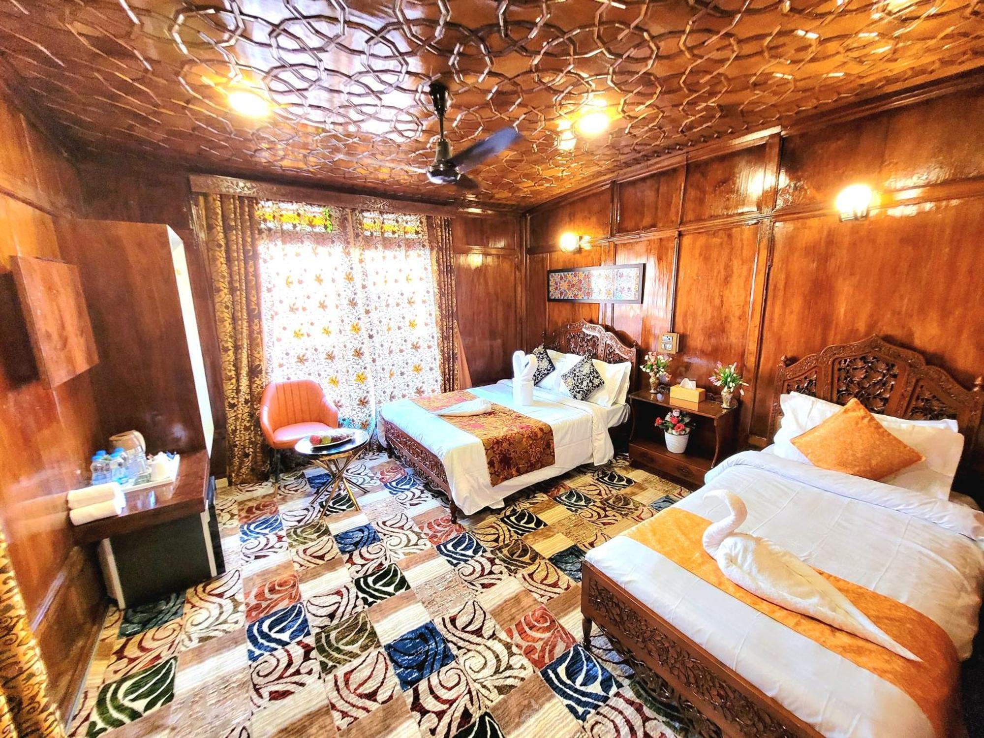 Aziz Palace Group Of Houseboats Srīnagar Esterno foto