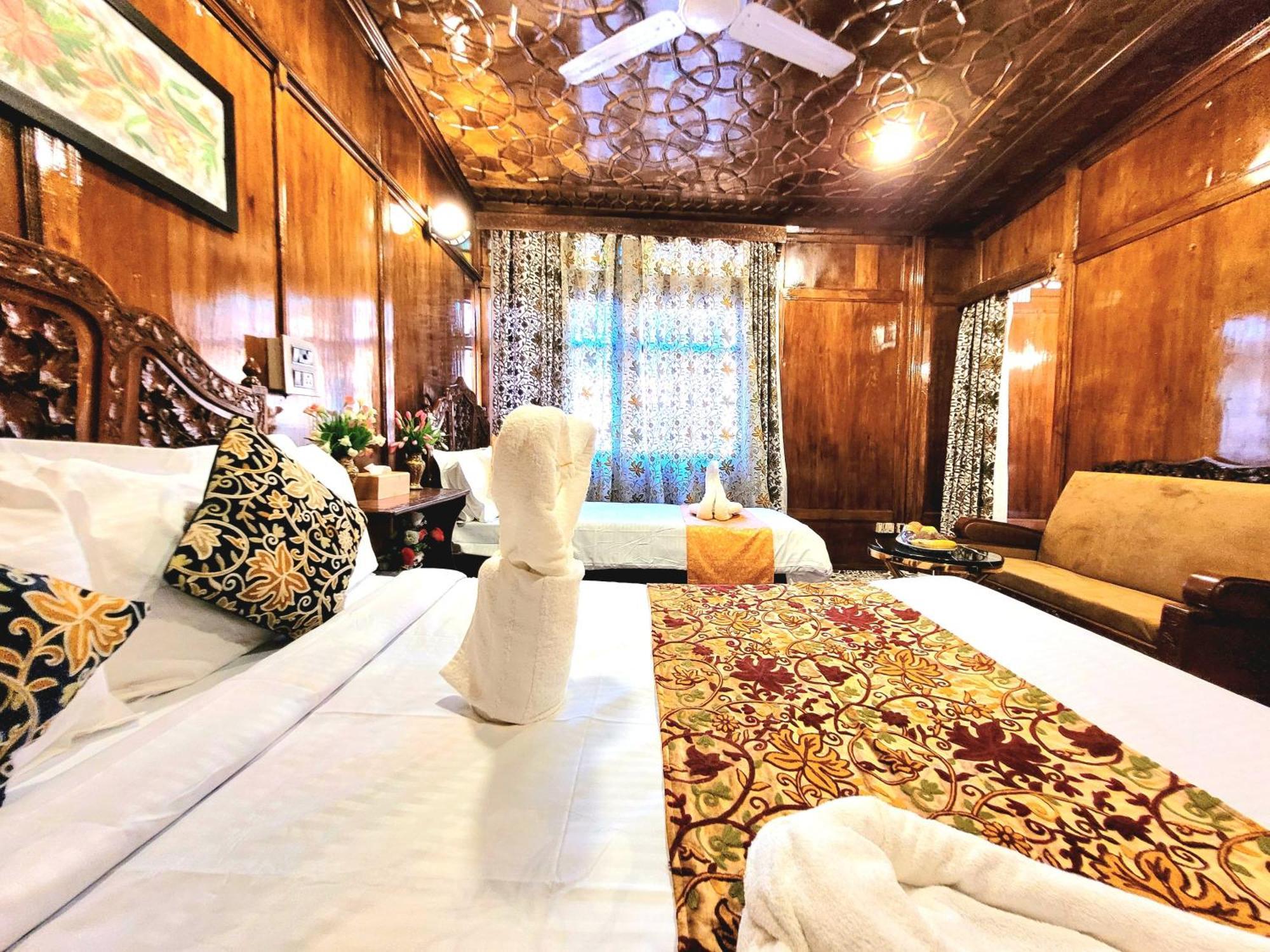 Aziz Palace Group Of Houseboats Srīnagar Esterno foto