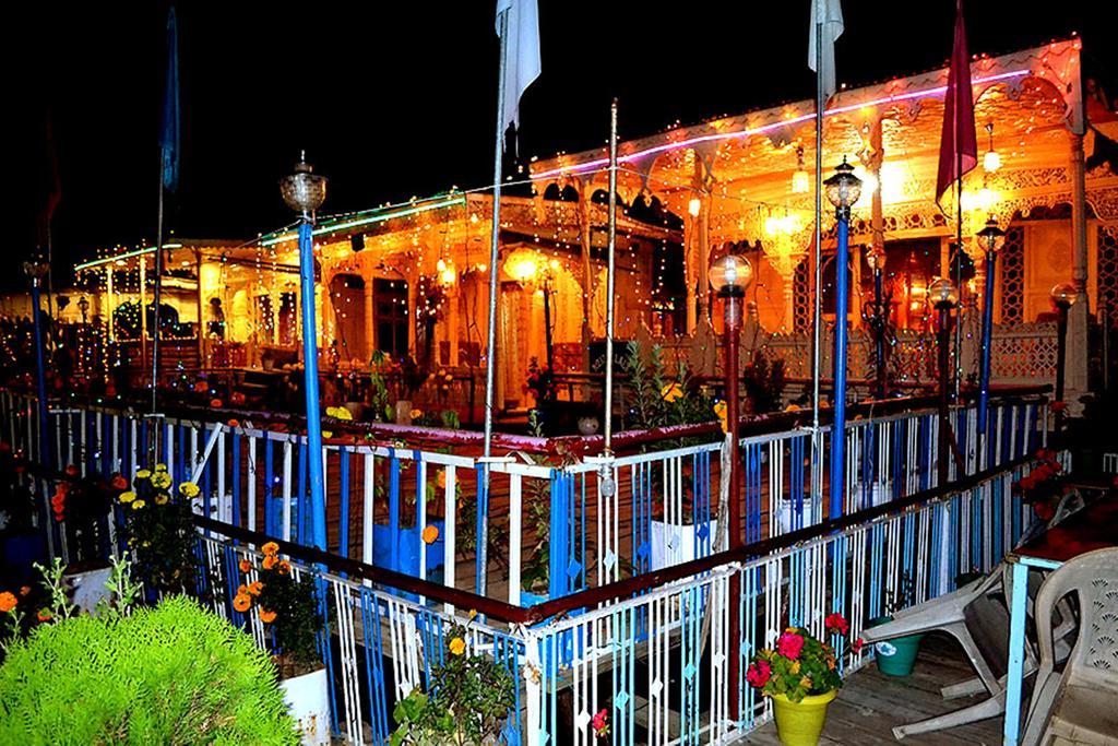 Aziz Palace Group Of Houseboats Srīnagar Esterno foto