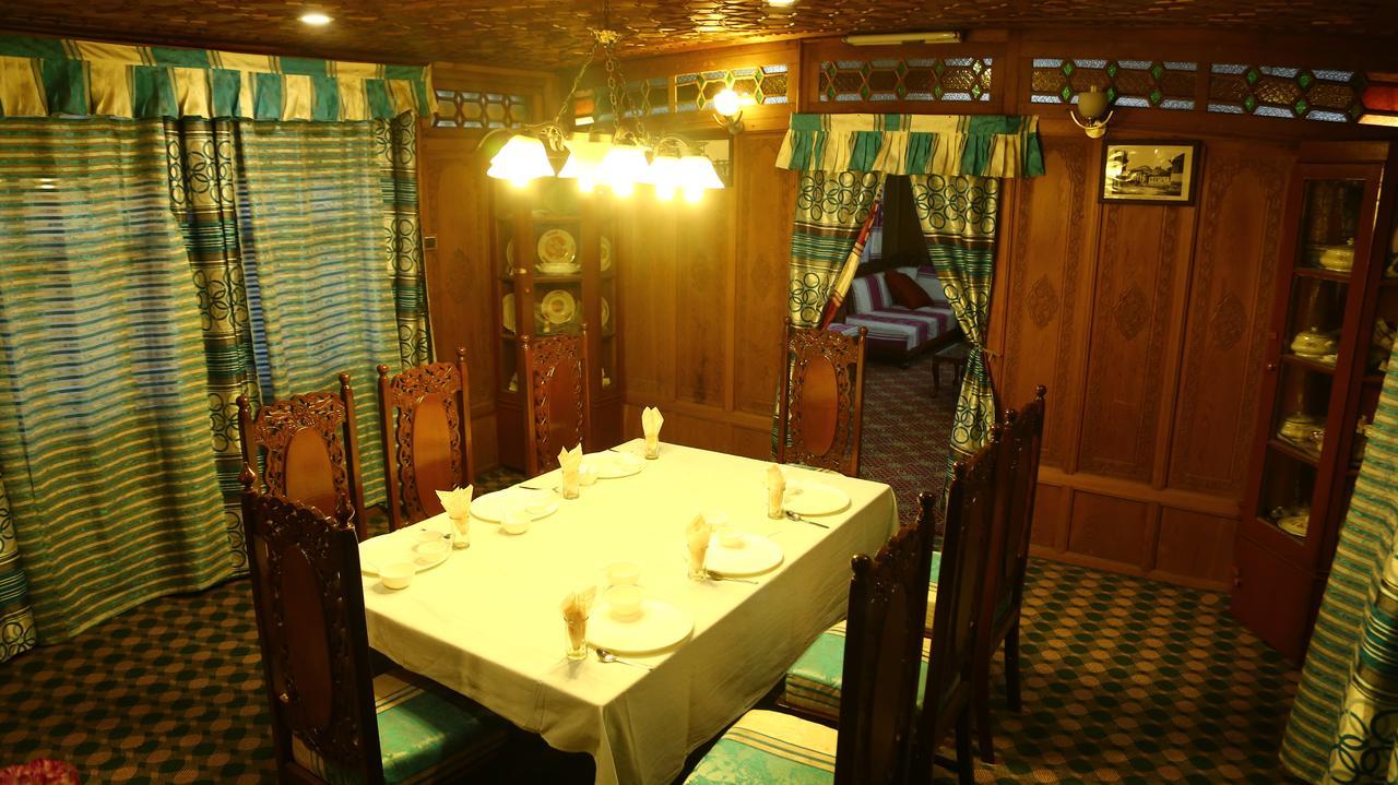 Aziz Palace Group Of Houseboats Srīnagar Esterno foto